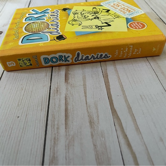 Dork Diaries book 3 - Picture 2 of 3